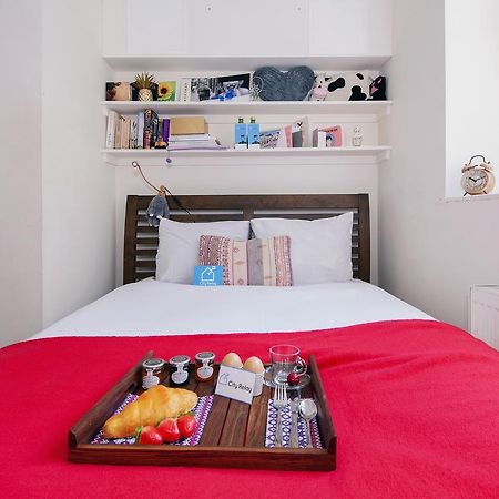 Bright Gratton Road Apartment London Eksteriør billede