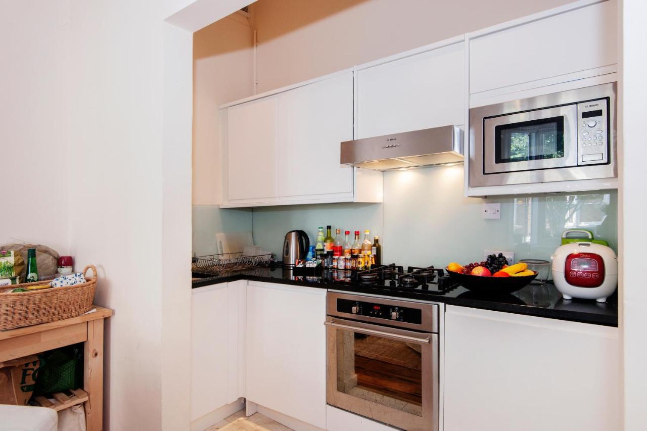 Bright Gratton Road Apartment London Eksteriør billede